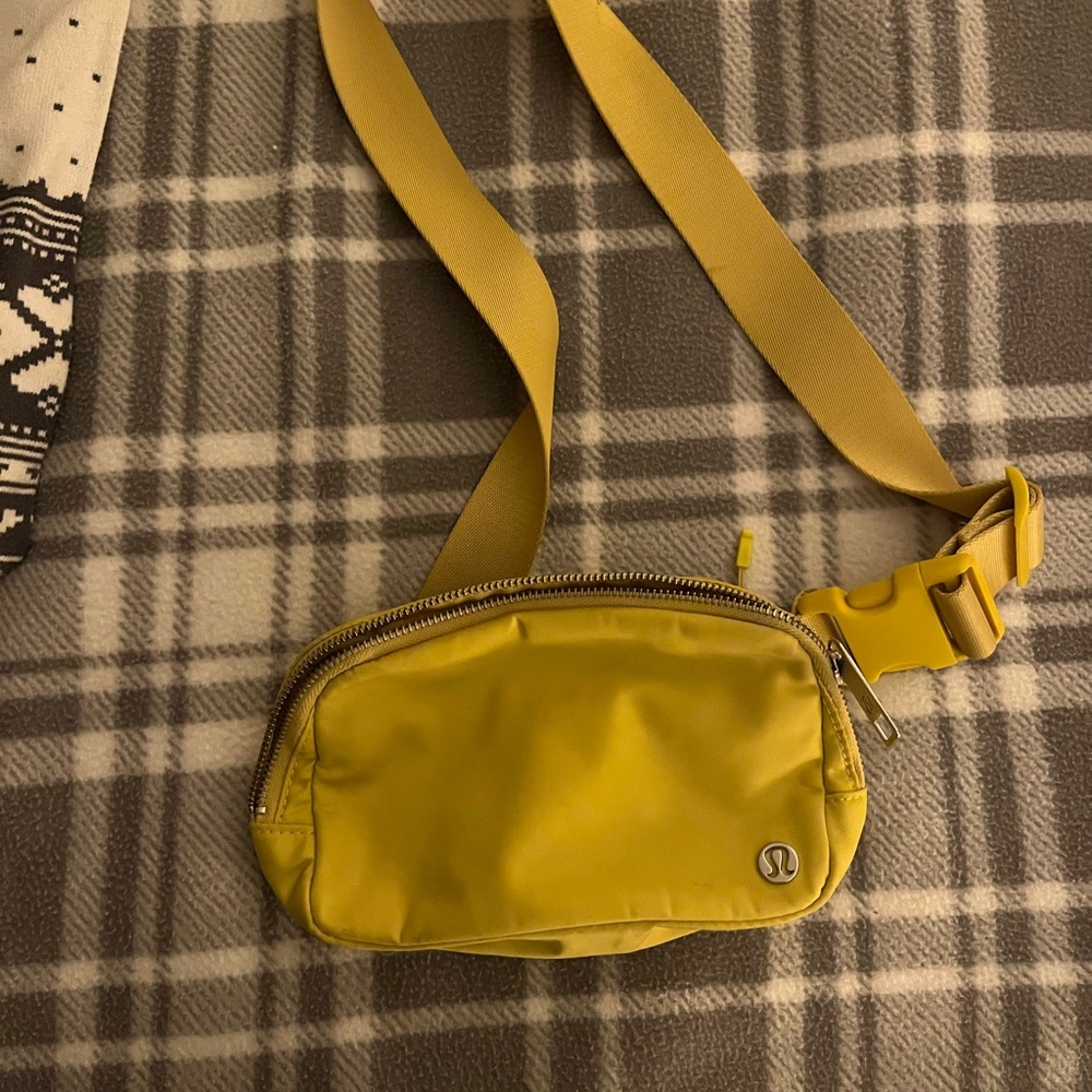 lululemon everywhere belt bag
